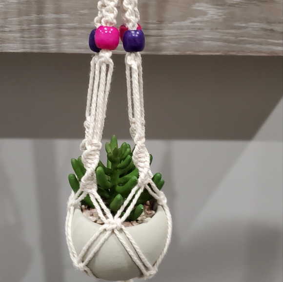 Hand made macrame mini plants with hanger - Picture 5 of 5